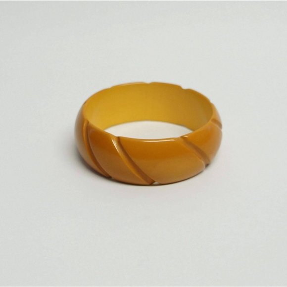 Carved Bakelite Bangle Bracelet Vintage Plastic Jewelry - Picture 1 of 1